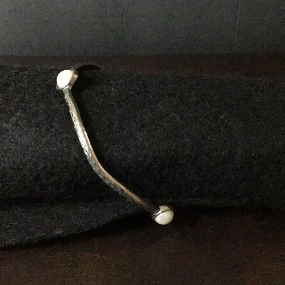 3 point pearl like wavey bracelet